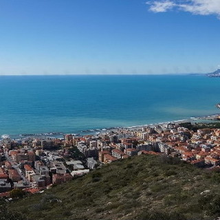 Ventimiglia, un furgone con pedana per due gemelli di 12 anni affetti da disabilità motoria. Parte raccolta fondi Ventimiglia, un furgone con pedana per due gemelli di 12 anni affetti da disabilità motoria. Parte raccolta fondi