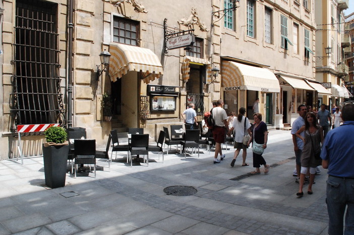 Sanremo: situazione disagiata ai tavolini di un bar, il racconto di un turista