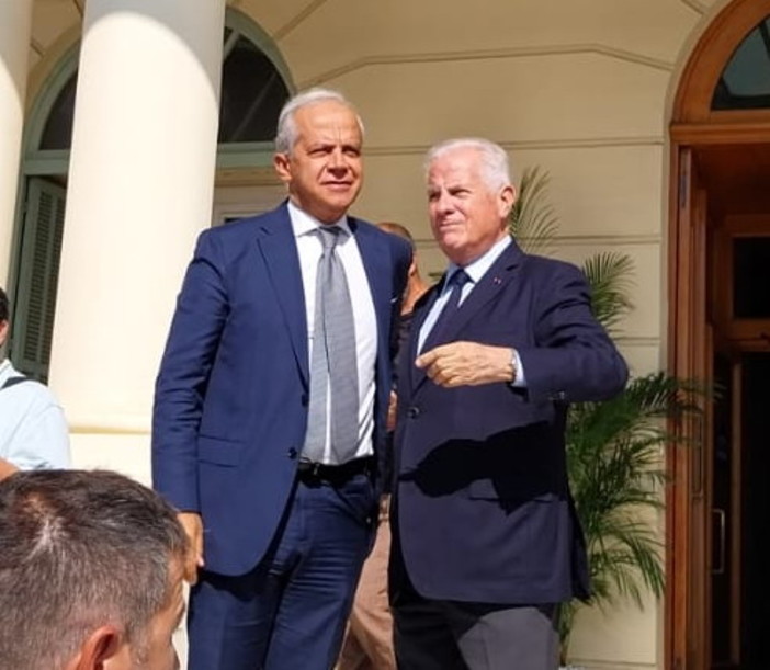 Imperia: il Ministro Piantedosi arrivato in Prefettura, ora gli incontri con Scajola e i sindacati (Foto e Video) Imperia: il Ministro Piantedosi arrivato in Prefettura, ora gli incontri con Scajola e i sindacati (Foto e Video)