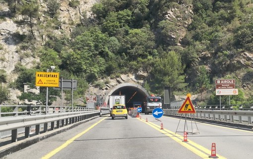 Lavori infiniti ad Airole sulla statale 20, un lettore si unisce alla protesta Lavori infiniti ad Airole sulla statale 20, un lettore si unisce alla protesta