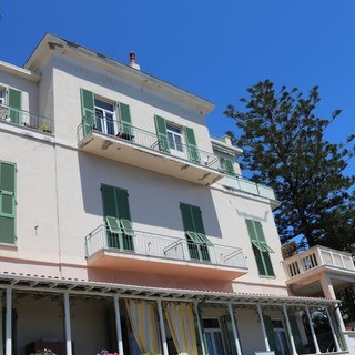 Bordighera, lavori a “Villa Banana”: chiuso tratto pedonale in piazza Della Maddalena Bordighera, lavori a “Villa Banana”: chiuso tratto pedonale in piazza Della Maddalena
