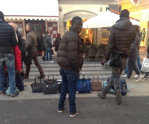 Sanremo: l'ex Sindaco Zoccarato sui 'vù cumprà' "In questi giorni ce ne erano più del solito"