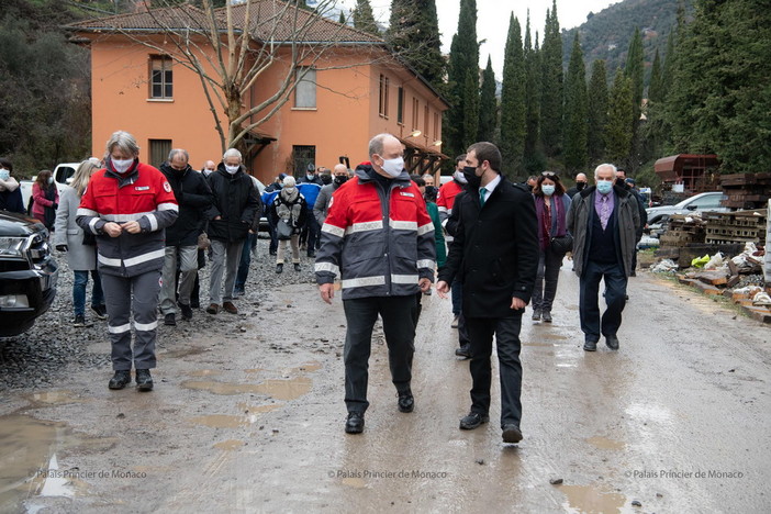 Visita del Principe Alberto di Monaco a Breil sur Roya: il sostegno e la solidarietà alle popolazioni (Foto) Visita del Principe Alberto di Monaco a Breil sur Roya: il sostegno e la solidarietà alle popolazioni (Foto)