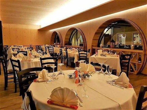 Sanremo, al Ristorante Villaggio dei Fiori quattro serate a tema. Si parte il 26 febbraio con la Bagna Cauda, prenotati adesso! Sanremo, al Ristorante Villaggio dei Fiori quattro serate a tema. Si parte il 26 febbraio con la Bagna Cauda, prenotati adesso!