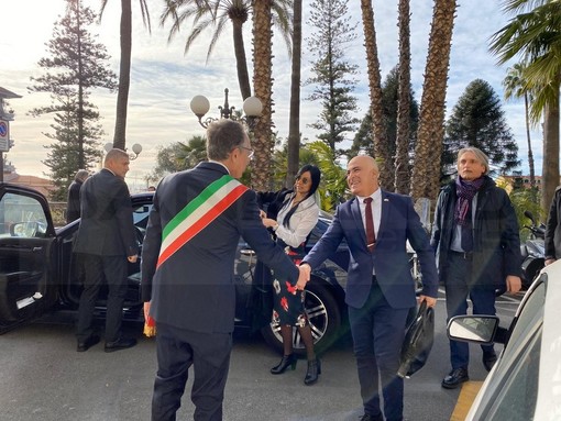 Il 26 aprile al Castello Devachan il ricordo della 'Conferenza di Sanremo': questa mattina la visita dell'ambasciatore israeliano (Foto e Video) Il 26 aprile al Castello Devachan il ricordo della 'Conferenza di Sanremo': questa mattina la visita dell'ambasciatore israeliano (Foto e Video)