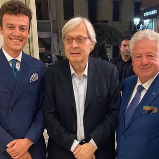 Ventimiglia: ieri sera la riapertura del Teatro Comunale con lo spettacolo di Vittorio Sgarbi (Foto)