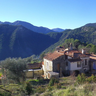 Domenica prossima con la guida Antonella Piccone una escursione ad anello in Val Roya Domenica prossima con la guida Antonella Piccone una escursione ad anello in Val Roya
