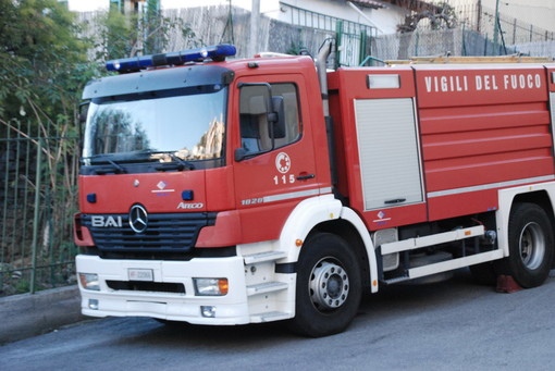 Ventimiglia: principio d'incendio sulla SS20 all'altezza di Trucco, le fiamme in un immobile abbandonato