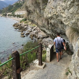 Ventimiglia: assegnati dal Comune i lavori per ripristino e messa in sicurezza del sentiero verso le Calandre (Foto) Ventimiglia: assegnati dal Comune i lavori per ripristino e messa in sicurezza del sentiero verso le Calandre (Foto)