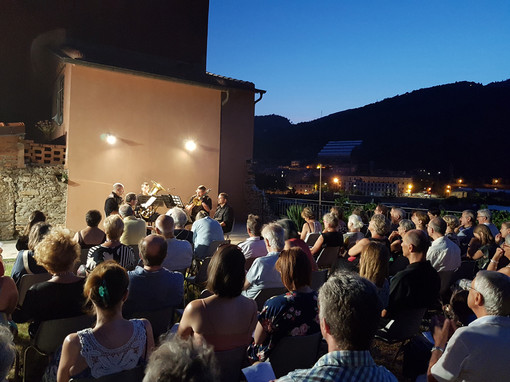 Taggia: successo per il concerto 'Classica a Villa Curlo' con il quintetto di ottoni della West Texas University