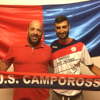Walter Orlando posa con la nuova maglia del Camporosso
