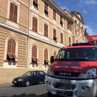 Imperia: i VVF intervengono per alcuni intonaci caduti in un'abitazione a Porto Maurizio