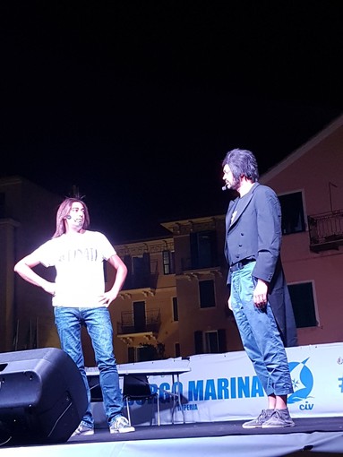 Imperia: la grande comicità di ‘Pino & Gli Anticorpi’ a Borgo Marina, tanto divertimento per il pubblico presente allo show Imperia: la grande comicità di ‘Pino & Gli Anticorpi’ a Borgo Marina, tanto divertimento per il pubblico presente allo show