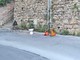 Sanremo: water per coprire un buco nell'asfalto all'incrocio di via De Amicis, la segnalazione (Foto)