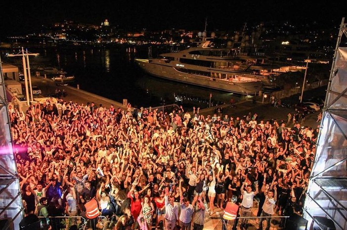 Imperia: venerdì prossimo, appuntamento con 'Welcome To St. Tropez', music show organizzato dalla Onlus SorridiconPietro