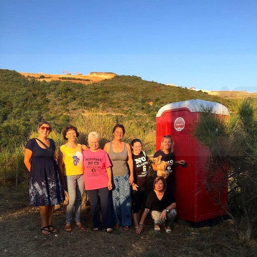 Sanremo: al presidio '#NoLotto6' arriva anche il bagno chimico "Sempre più determinati ad andare avanti!" Sanremo: al presidio '#NoLotto6' arriva anche il bagno chimico "Sempre più determinati ad andare avanti!"