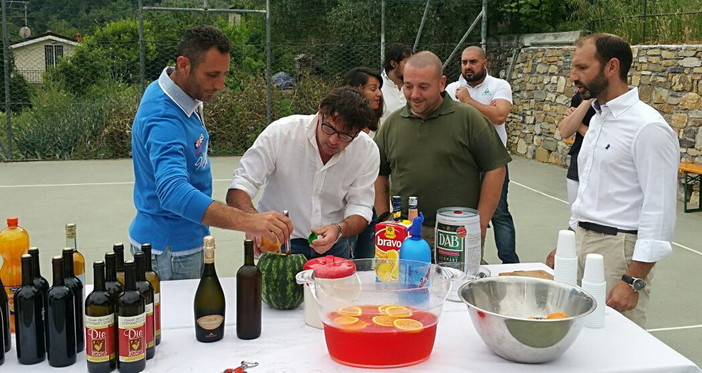 'White out': l'apericena in 'bianco' a Villa Viani. Musica e divertimento in valle (Foto)