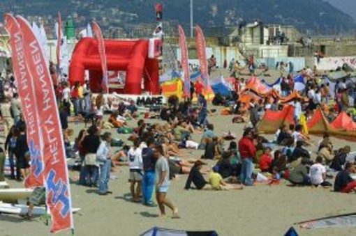 Manca un mese al 'Windfestival 2012' che quest'anno si sposta sulla spiaggia di Diano Marina Manca un mese al 'Windfestival 2012' che quest'anno si sposta sulla spiaggia di Diano Marina