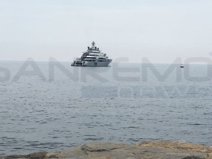 Imperia: Ocean Victory, uno dei dieci yacht piu costosi al mondo è in rada davanti alle nostre coste Imperia: Ocean Victory, uno dei dieci yacht piu costosi al mondo è in rada davanti alle nostre coste
