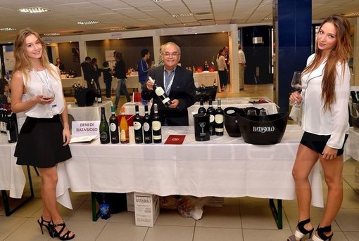 Continua fino a questa sera alle 20 "Wine in Sanremo" manifestazione dedicata ai vini italiani Continua fino a questa sera alle 20 "Wine in Sanremo" manifestazione dedicata ai vini italiani