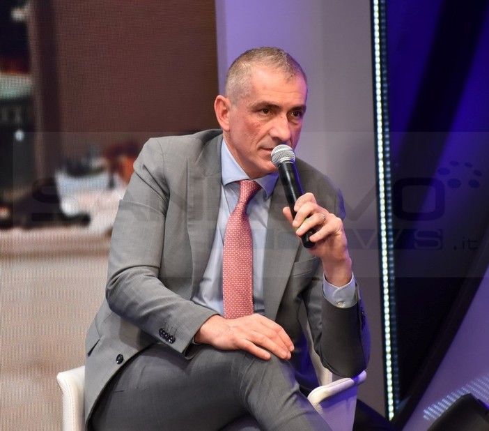 Covid: Sottosegretario Costa "Dal 10 marzo si potranno consumare di nuovo cibi e bevande in cinema, stadi e teatri" Covid: Sottosegretario Costa "Dal 10 marzo si potranno consumare di nuovo cibi e bevande in cinema, stadi e teatri"