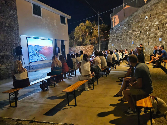 Sanremo, grande successo a San Pietro per la proiezione del documentario "Wildlife in Valle Argentina" Sanremo, grande successo a San Pietro per la proiezione del documentario "Wildlife in Valle Argentina"