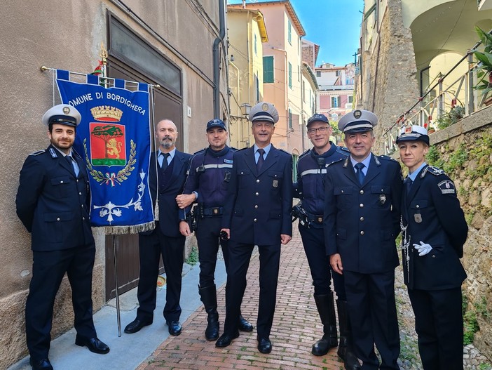 Bordighera, festa di Sant’Ampelio: ultimo giorno di lavoro per il vicecomandante della polizia locale Giuseppe Romani Bordighera, festa di Sant’Ampelio: ultimo giorno di lavoro per il vicecomandante della polizia locale Giuseppe Romani
