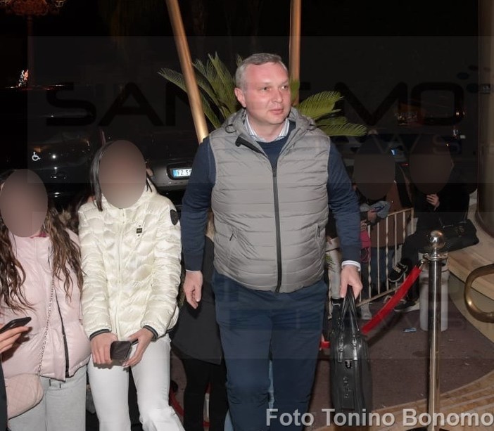 Festival di Sanremo 2023: l'ambasciatore ucraino in Italia Yaroslav Melnyk arrivato in città, stasera sarà all'Ariston? (Foto) Festival di Sanremo 2023: l'ambasciatore ucraino in Italia Yaroslav Melnyk arrivato in città, stasera sarà all'Ariston? (Foto)