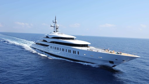 ‘IJE’, lo yacht di 107 metri proprietà del magnate australiano James Packer ‘IJE’, lo yacht di 107 metri proprietà del magnate australiano James Packer