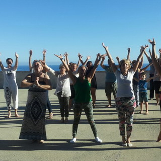 ‘Ventimiglia che ride’: dopo la pausa di agosto riprendono le sessioni gratuite di ‘Yoga della risata’ ‘Ventimiglia che ride’: dopo la pausa di agosto riprendono le sessioni gratuite di ‘Yoga della risata’