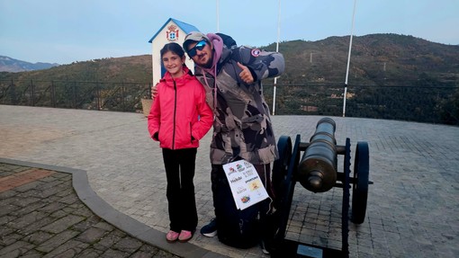 Da Barcellona a Roma a piedi, l’impresa di Yuri Razzino fa tappa a Seborga Da Barcellona a Roma a piedi, l’impresa di Yuri Razzino fa tappa a Seborga