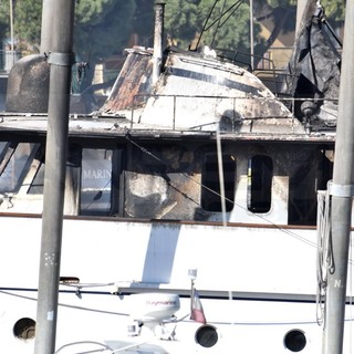 Sanremo: incendio di giovedì scorso allo yacht nel cantiere, per le indagini non si potrà salire fino a lunedì