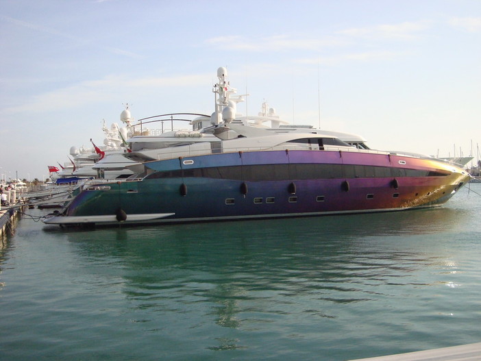 Imperia: è arrivato oggi pomeriggio in porto il maxi Yacht di Roberto Cavalli