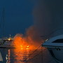 Yacht in fiamme a Portosole, intervento provvidenziale: rogo domato in pochi minuti, nessun ferito Yacht in fiamme a Portosole, intervento provvidenziale: rogo domato in pochi minuti, nessun ferito