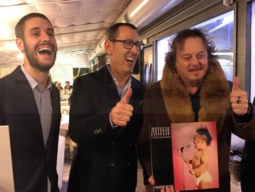 #Festival2017: stasera sarà all'Ariston come super ospite, ieri sera cena al 'Glam' e foto con il mix 'Rispetto' #Festival2017: stasera sarà all'Ariston come super ospite, ieri sera cena al 'Glam' e foto con il mix 'Rispetto'