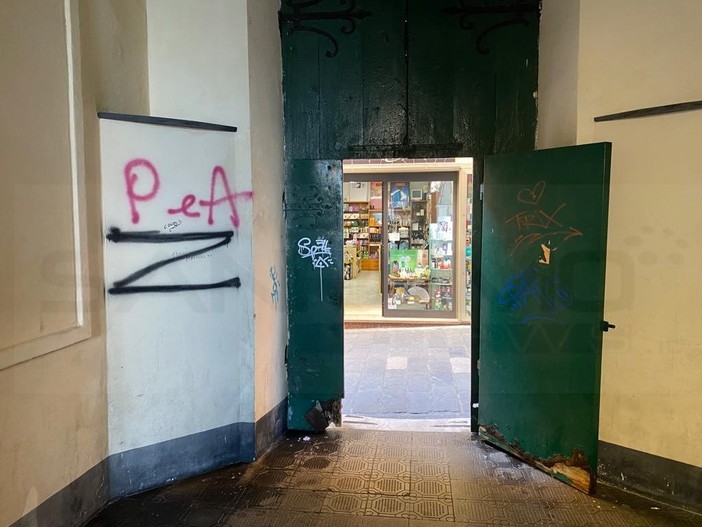 Anche a Sanremo arriva un sostenitore di Putin con la 'Z' simbolo dell'invasione, eccola sotto Palazzo Roverizio (Foto)