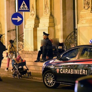 Sanremo: chiede le elemosine con il figlio piccolo di fronte alla chiesa degli Angeli, fermata dai Carabinieri Sanremo: chiede le elemosine con il figlio piccolo di fronte alla chiesa degli Angeli, fermata dai Carabinieri