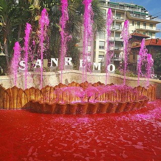 In corso la campagna di prevenzione 'Nastro Rosa', Sanremo la sostiene colorando lo 'Zampillo' (Foto) In corso la campagna di prevenzione 'Nastro Rosa', Sanremo la sostiene colorando lo 'Zampillo' (Foto)