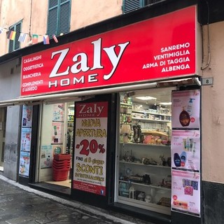 Da Zaly Home in via Palazzo saldi estivi su arredamento con sconti dal 30% al 70%