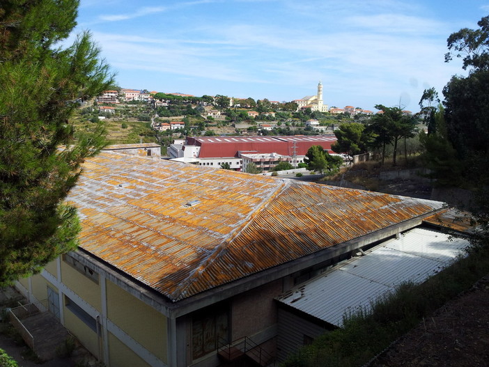 Sanremo: paventata apertura di un Outlet in Valle Armea, il pensiero del nostro lettore Claudio Sanremo: paventata apertura di un Outlet in Valle Armea, il pensiero del nostro lettore Claudio