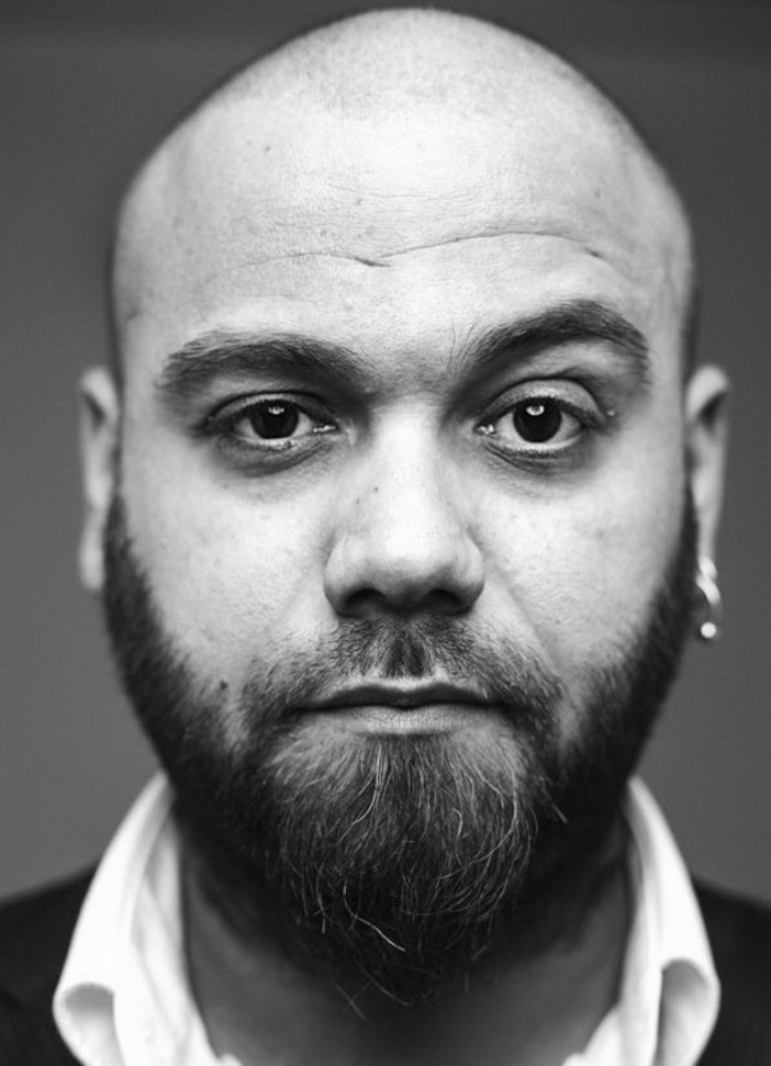 Alle 12 su Radio Onda Ligure 101 intervista a Zibba che presenterà il suo nuovo singolo e parlerà dell'album Alle 12 su Radio Onda Ligure 101 intervista a Zibba che presenterà il suo nuovo singolo e parlerà dell'album
