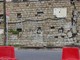 Il muro di sostegno di via Duca d'Aosta