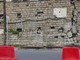Il muro di sostegno di via Duca d'Aosta Il muro di sostegno di via Duca d'Aosta
