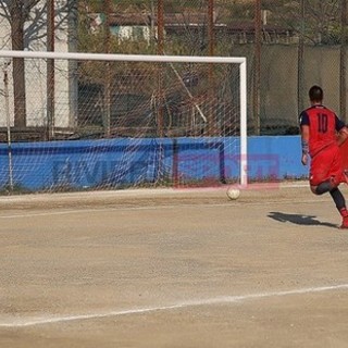 Francesco Zito segna una rete con la maglia del Camporosso (foto Eugenio Conte)