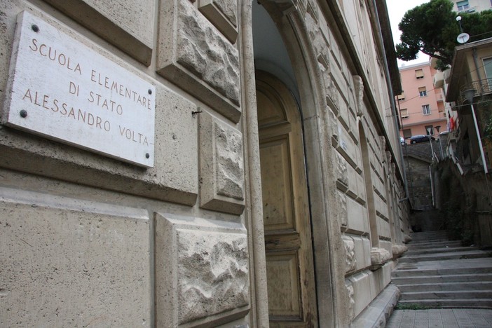 Sanremo: i ladri ora rubano anche nelle mense scolastiche, svaligiata nel weekend quella della scuola di via Volta