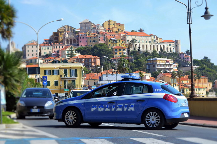 Accusa poliziotto del commissariato di Ventimiglia di aggressione a schiaffi e pugni durante un controllo: 80enne condannato per calunnia Accusa poliziotto del commissariato di Ventimiglia di aggressione a schiaffi e pugni durante un controllo: 80enne condannato per calunnia