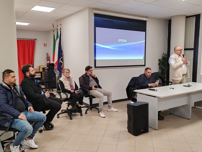 Vallecrosia: assemblea pubblica su volontari civici, ex mercato dei fiori, ciclabile e nuovo parcheggio in via Don Bosco Vallecrosia: assemblea pubblica su volontari civici, ex mercato dei fiori, ciclabile e nuovo parcheggio in via Don Bosco