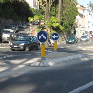 Imperia: lettore "Ripristiniamo i led alla pensilina!"