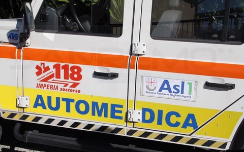 Anziana aggredita in strada a Vallecrosia: paura in via Colonnello Aprosio, fermato un uomo in stato confusionale