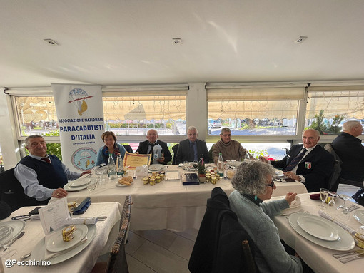 Sanremo: pranzo degli auguri di Natale dell'Associazione Nazionale paracadutisti d'Italia (foto e video)